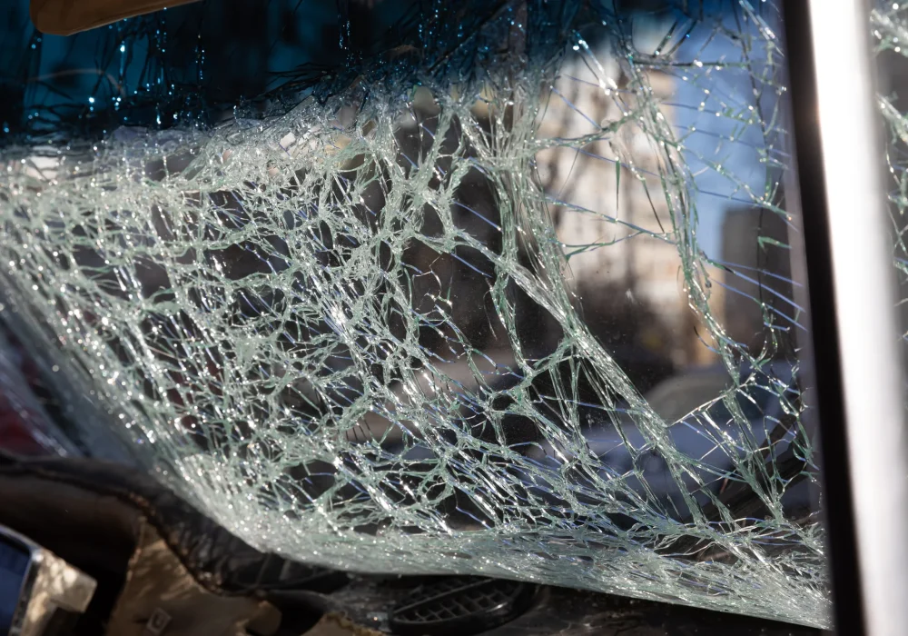 kyiv-ukraine-mar-20-2022-war-ukraine-car-damaged-by-falling-debris-after-russian-rocket-attack-kyiv (1)