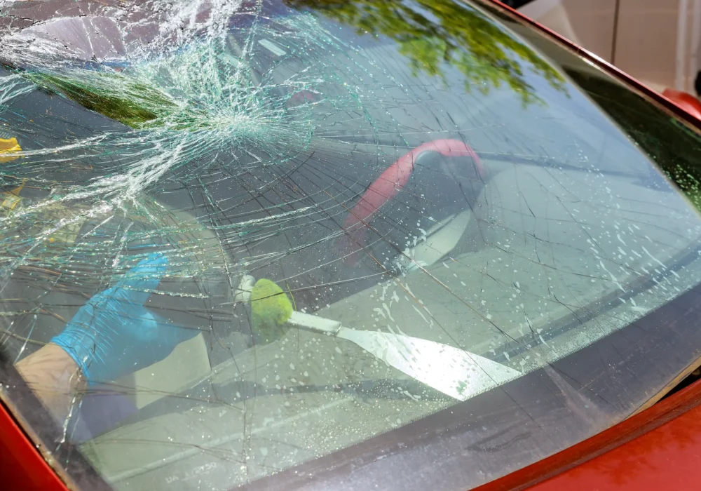serviceman-removing-windshield-car-crashed-car-service (1)
